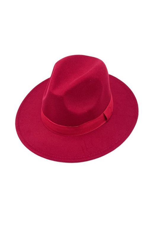 Burgundy red hat Gastby model