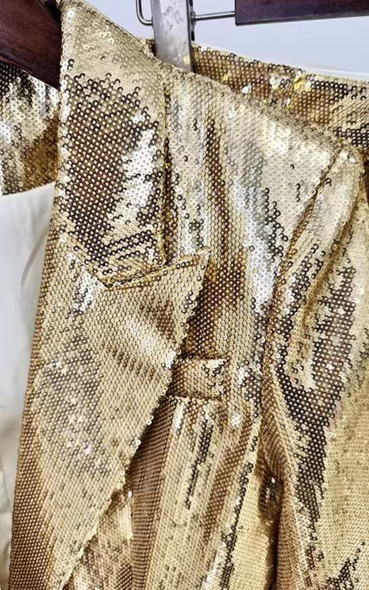 Traje modelo Golden Set