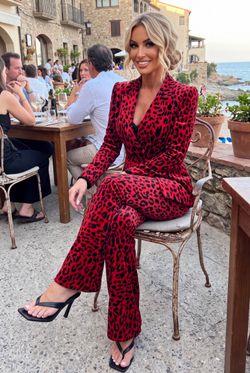 Traje modelo Leopardo rojo