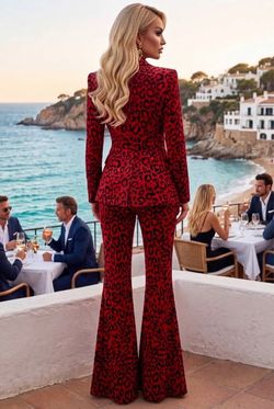 Traje modelo Leopardo rojo