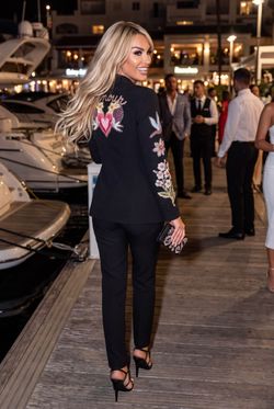 Traje modelo Love