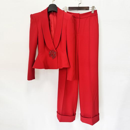 Traje pantalón modelo Amor rojo