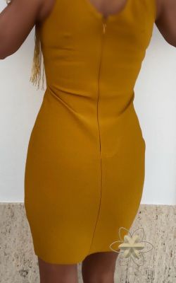 Vestido bandage con pedrería modelo Mostaza