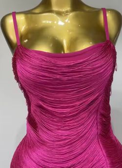 Vestido bandage de flecos modelo Romina