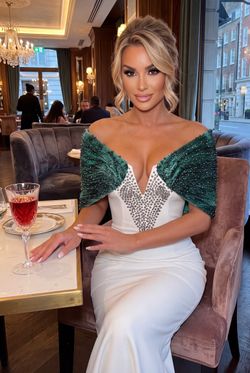 Elisenda model dress