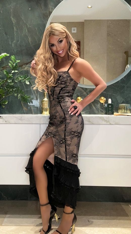 Robe modèle Black Palm Beach