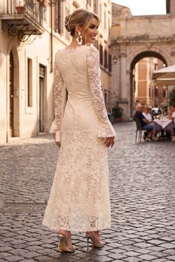 Vestido de encaje modelo Cris