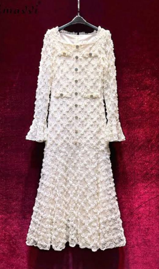 Robe en dentelle modèle Cris