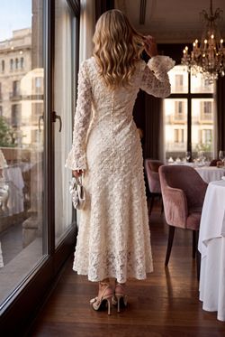 Robe en dentelle modèle Cris