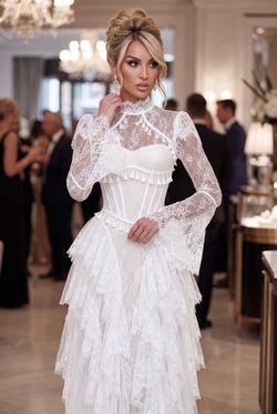 Vestido de encaje modelo Elara