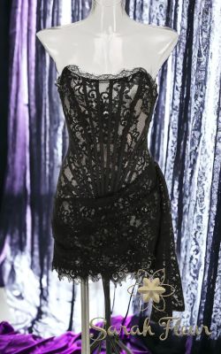 Vestido de encaje negro modelo Samantha