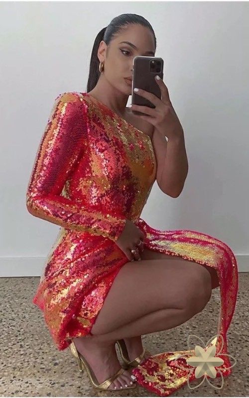 Vestido de lentejuelas asimétrico en manga  modelo Moulin Rouge