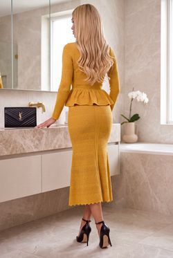 Vestido de punto modelo Silvia amarillo mostaza