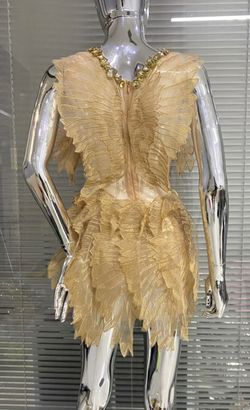 Vestido de tul con pedrería modelo Titania