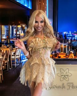 Vestido de tul con pedrería modelo Titania