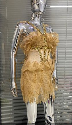 Vestido de tul con pedrería modelo Titania