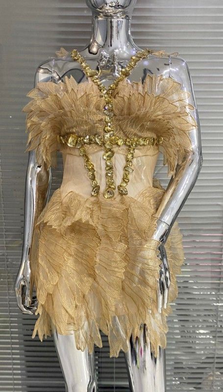 Vestido de tul con pedrería modelo Titania