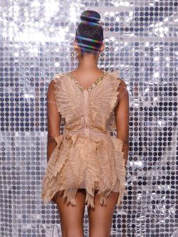 Vestido de tul con pedrería modelo Titania