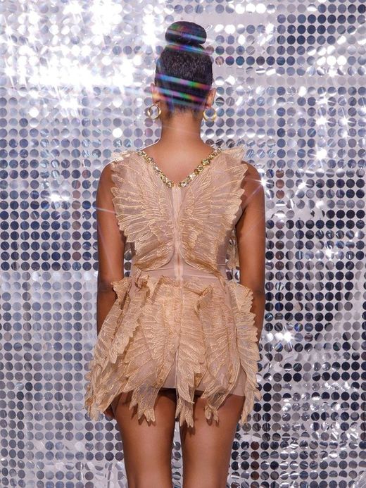 Vestido de tul con pedrería modelo Titania