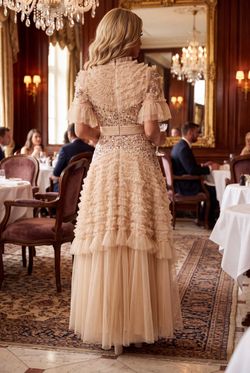 Vestido de tul modelo Griselda Beige