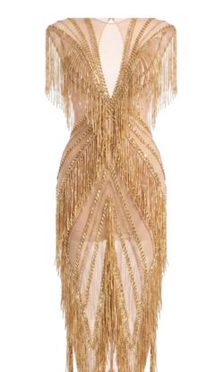 Vestido dorado modelo Yolanda