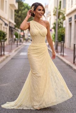 Vestido encaje modelo Cannes Amarillo