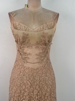 Vestido encaje modelo Emperatriz