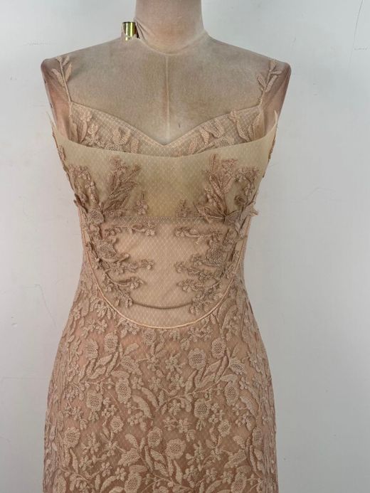 Vestido encaje modelo Emperatriz