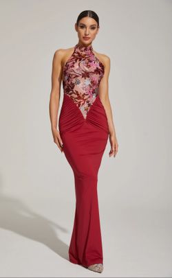 Vestido modelo Argentina burdeos