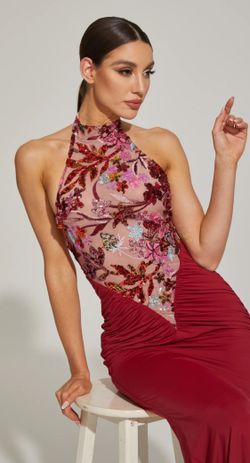 Vestido modelo Argentina burdeos