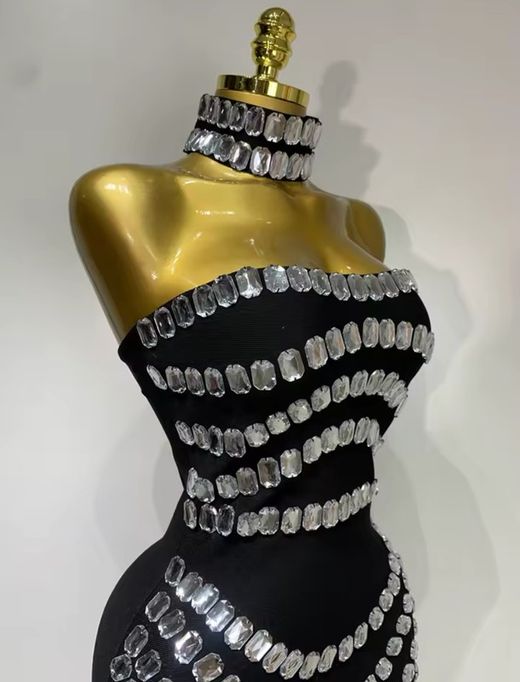 Short Cameron model dress