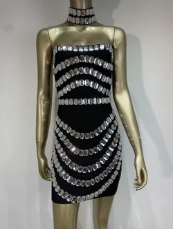 Short Cameron model dress