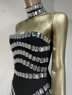 Short Cameron model dress