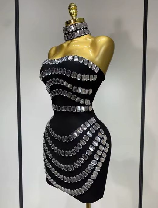 Short Cameron model dress