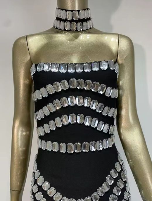 Short Cameron model dress