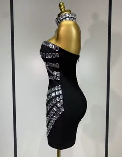 Short Cameron model dress