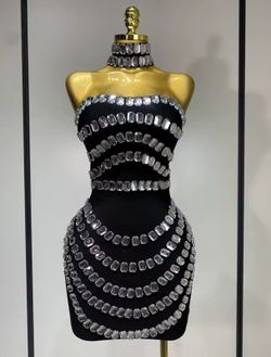 Short Cameron model dress