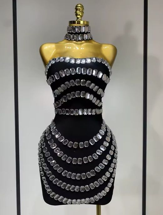 Short Cameron model dress