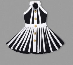 Caroline model dress
