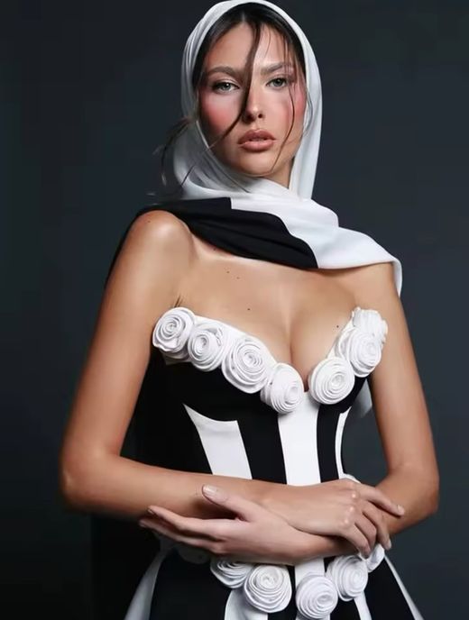 Charlottes model dress