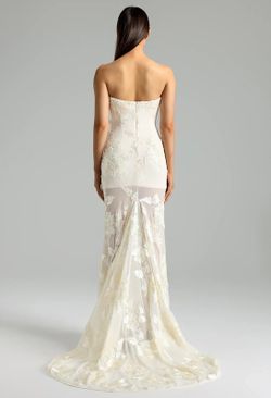 Papillon model dress