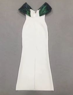 Elisenda model dress