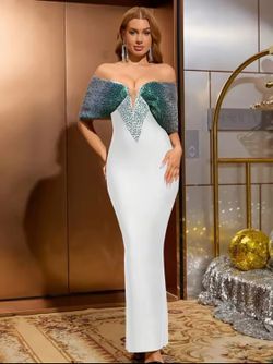 Elisenda model dress