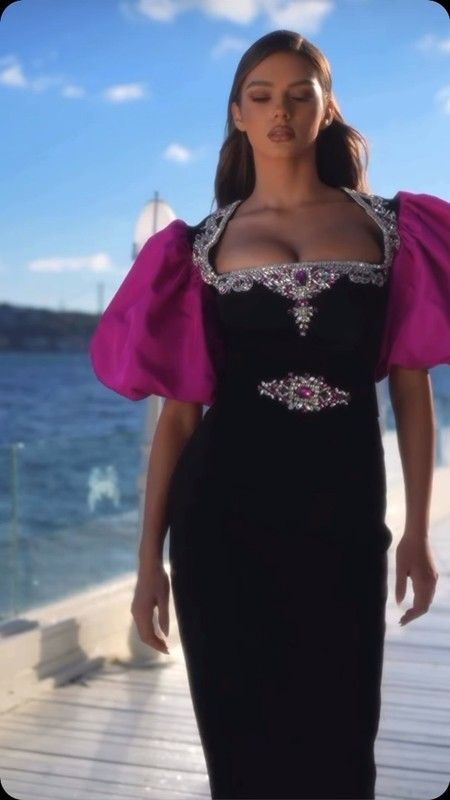 Virginas Red model dress