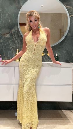 Vestido modelo Fantasía Amarilla