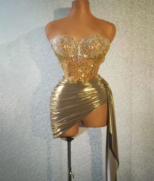 Vestido modelo Golden Eyes