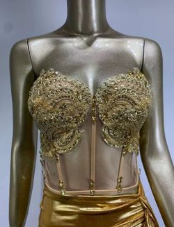 Vestido modelo Golden Eyes