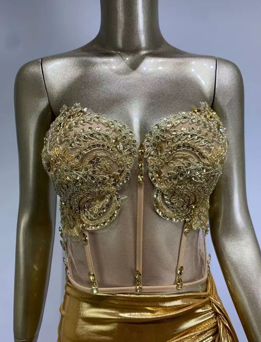 Vestido modelo Golden Eyes