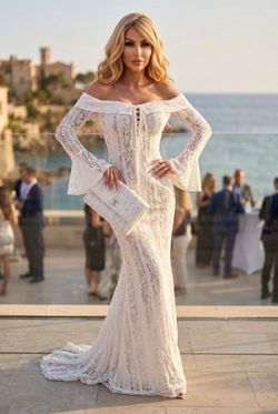 Anne Marie model dress
