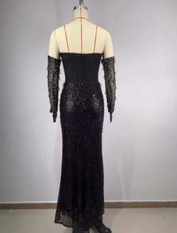 Lola model dress
